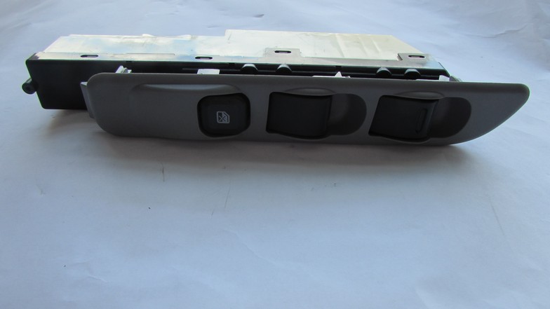 CAM AÇMA DÜGMESI SOL 24V